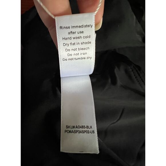 NWT Andie Women's The Bonita One Piece Smooth Eco-Nylon Swimsuit Black Size S - Picture 11 of 15